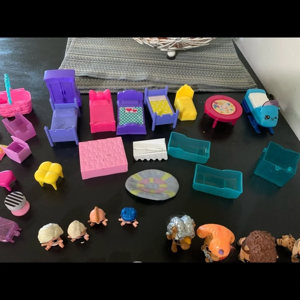 OMG LOL surprise Lot of 190 figures clothes/shoes/ice cream cart